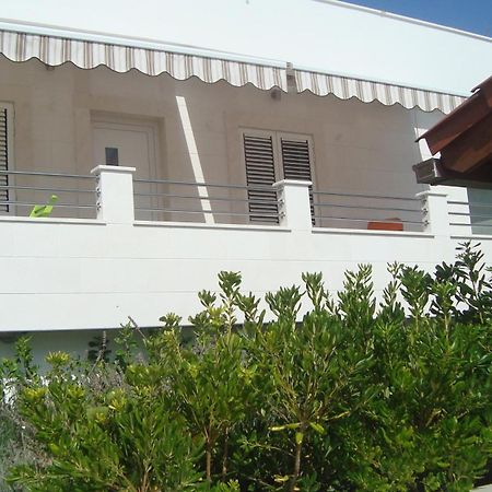 Apartments Niana With Heated Seawater Swimingpool Donji Okrug  Exteriör bild