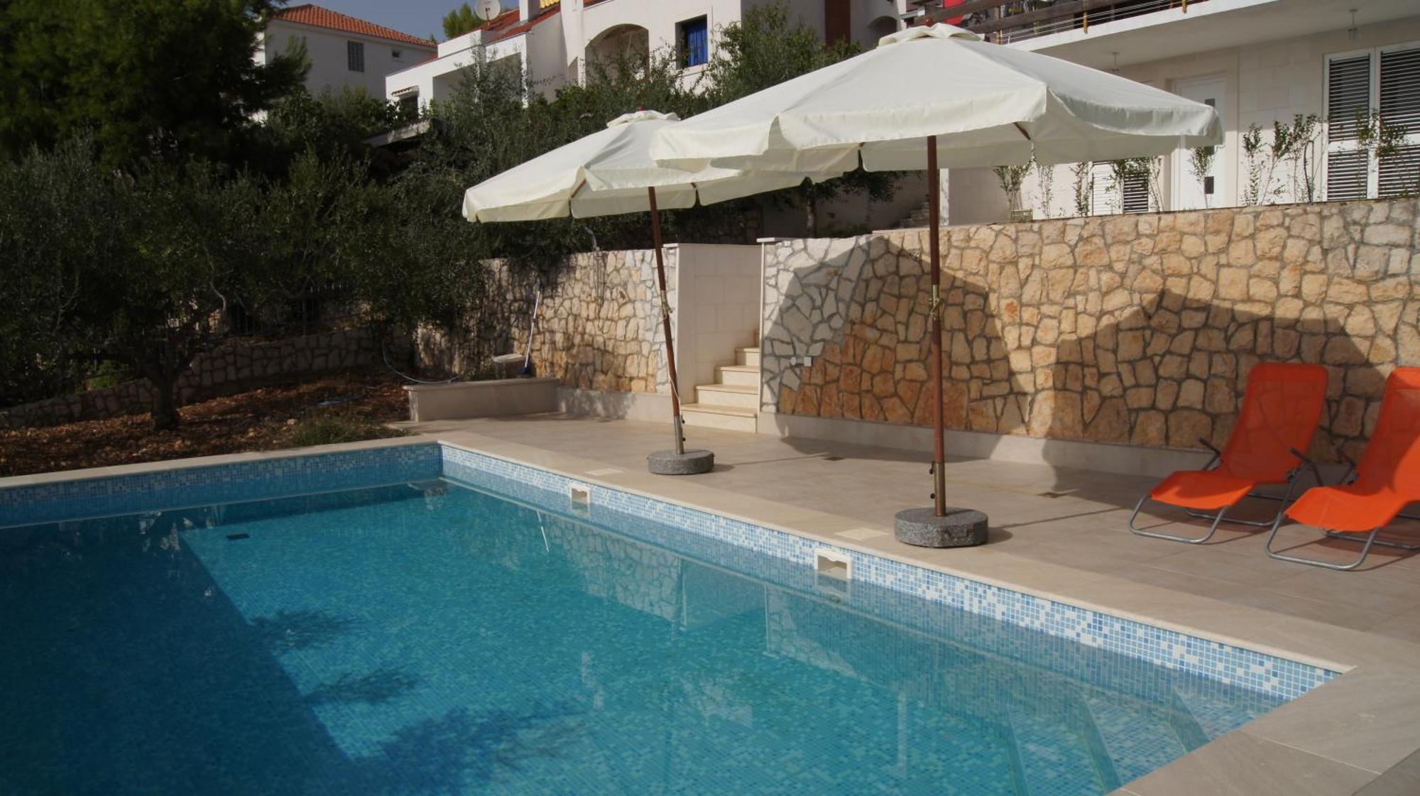 Apartments Niana With Heated Seawater Swimingpool Donji Okrug  Exteriör bild