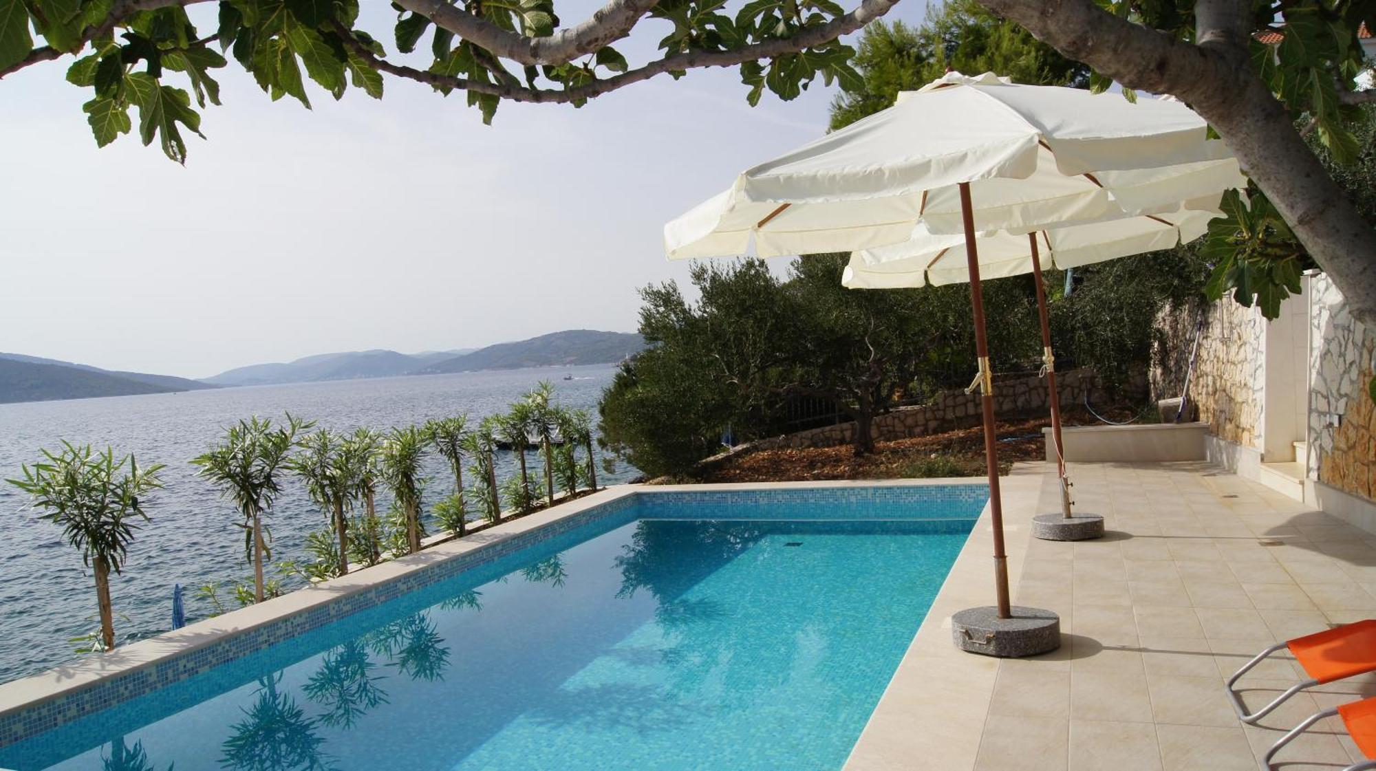 Apartments Niana With Heated Seawater Swimingpool Donji Okrug  Exteriör bild