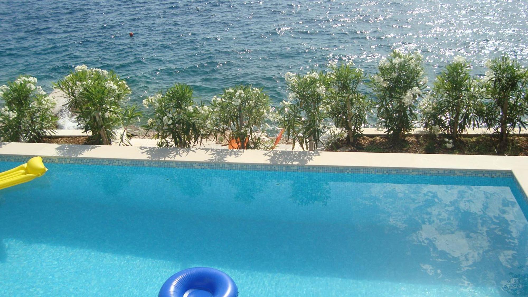 Apartments Niana With Heated Seawater Swimingpool Donji Okrug  Exteriör bild
