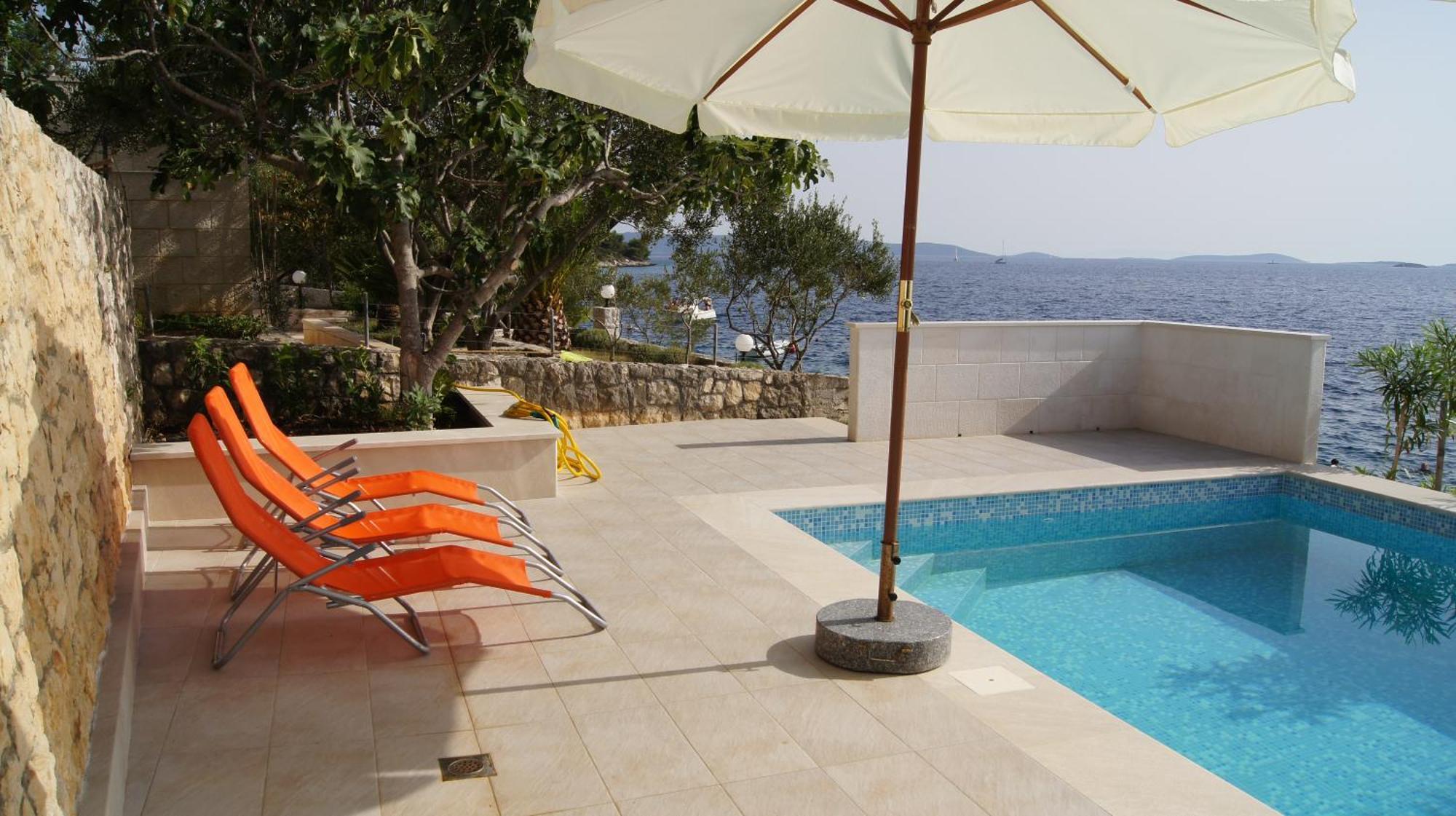 Apartments Niana With Heated Seawater Swimingpool Donji Okrug  Exteriör bild