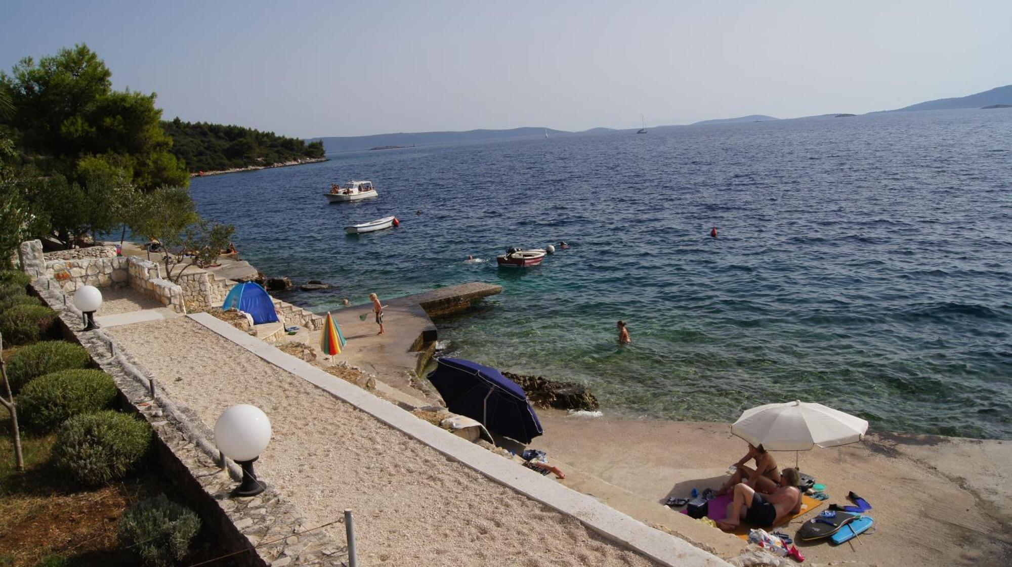 Apartments Niana With Heated Seawater Swimingpool Donji Okrug  Exteriör bild