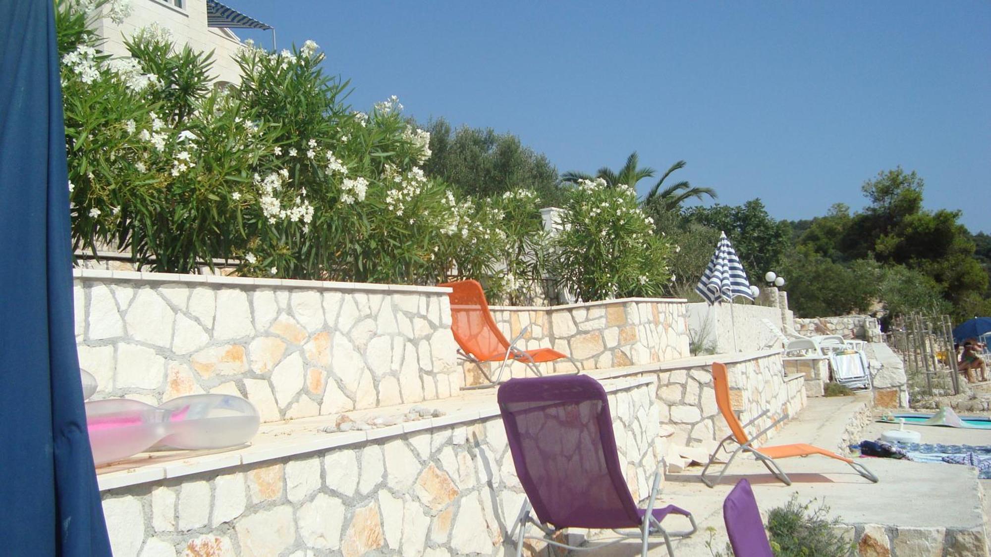 Apartments Niana With Heated Seawater Swimingpool Donji Okrug  Exteriör bild