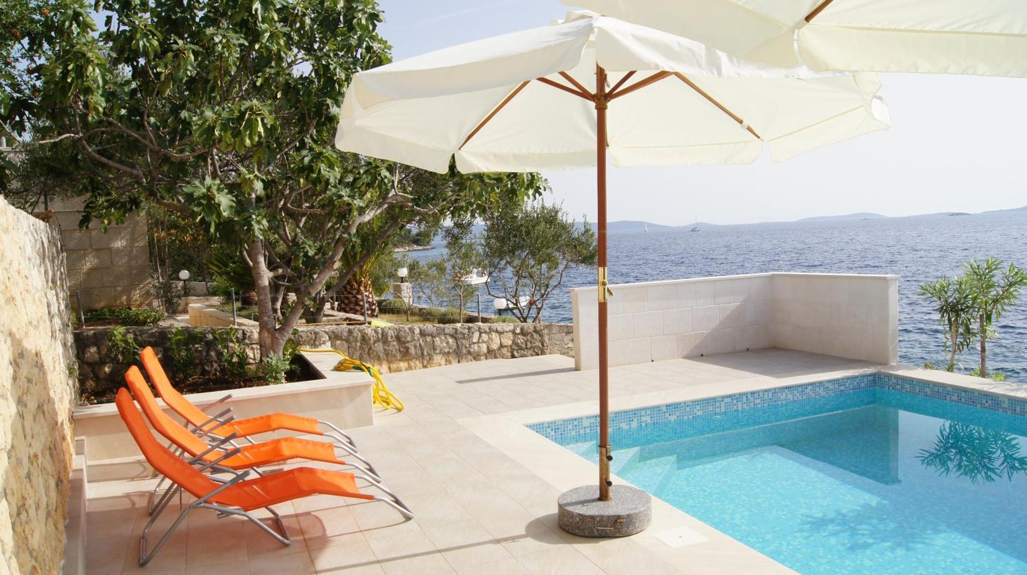 Apartments Niana With Heated Seawater Swimingpool Donji Okrug  Exteriör bild