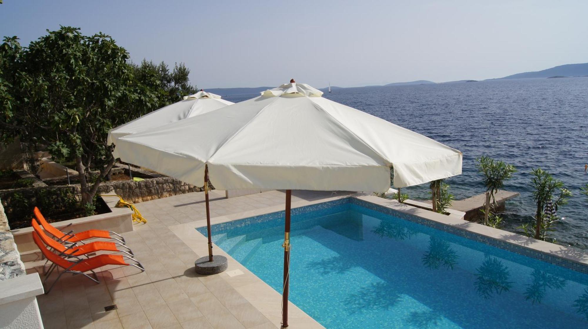 Apartments Niana With Heated Seawater Swimingpool Donji Okrug  Exteriör bild