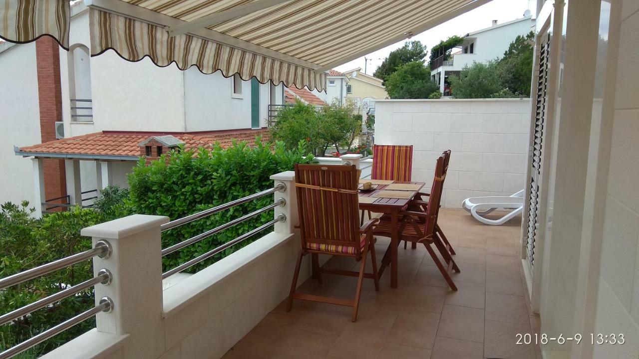 Apartments Niana With Heated Seawater Swimingpool Donji Okrug  Exteriör bild