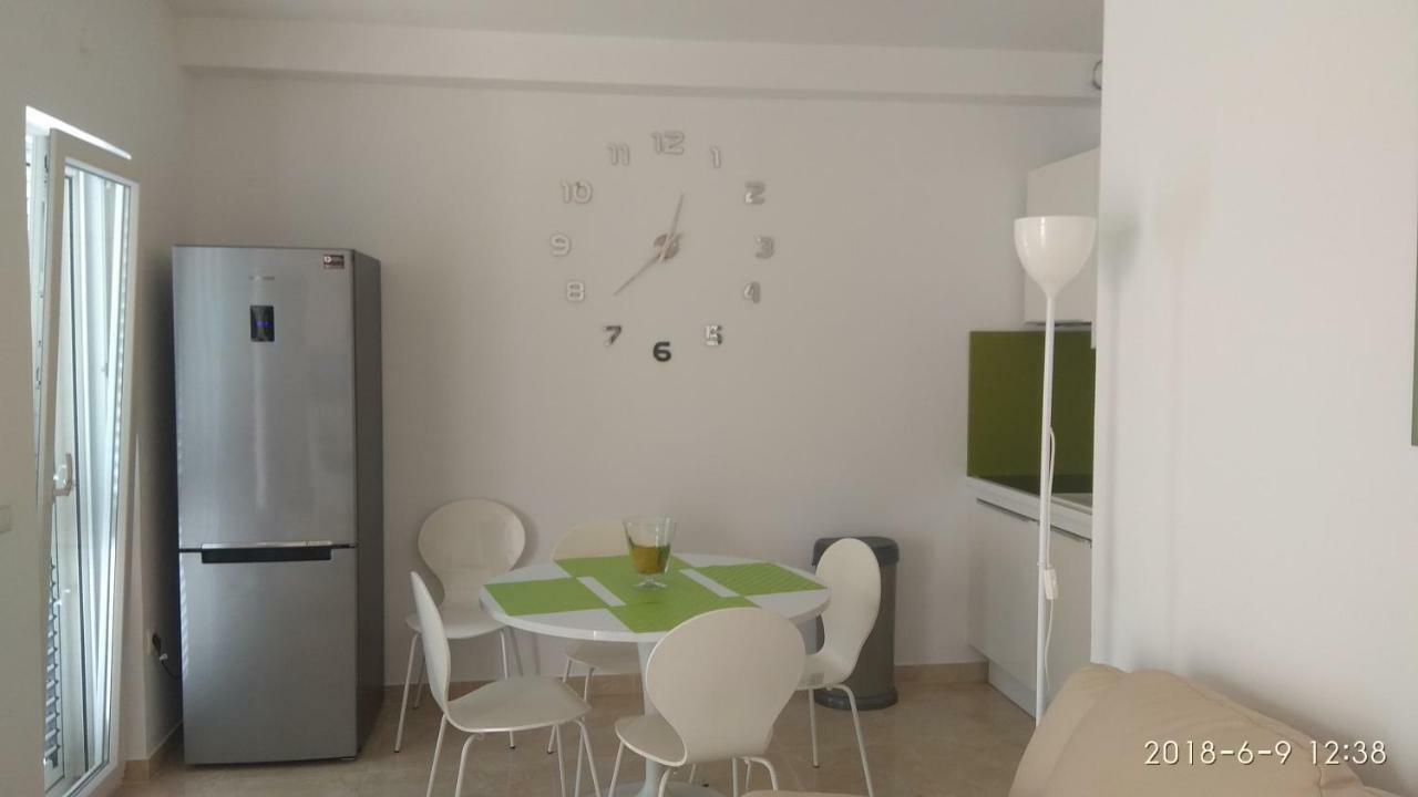 Apartments Niana With Heated Seawater Swimingpool Donji Okrug  Exteriör bild