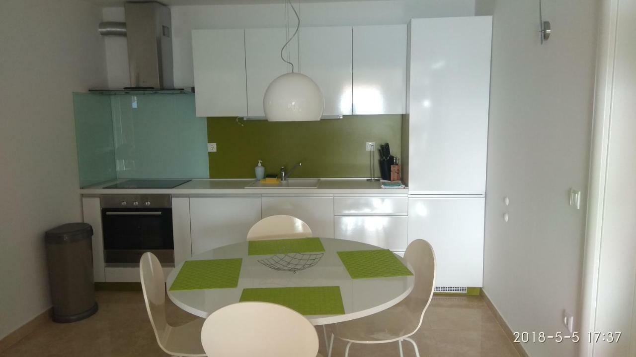 Apartments Niana With Heated Seawater Swimingpool Donji Okrug  Exteriör bild