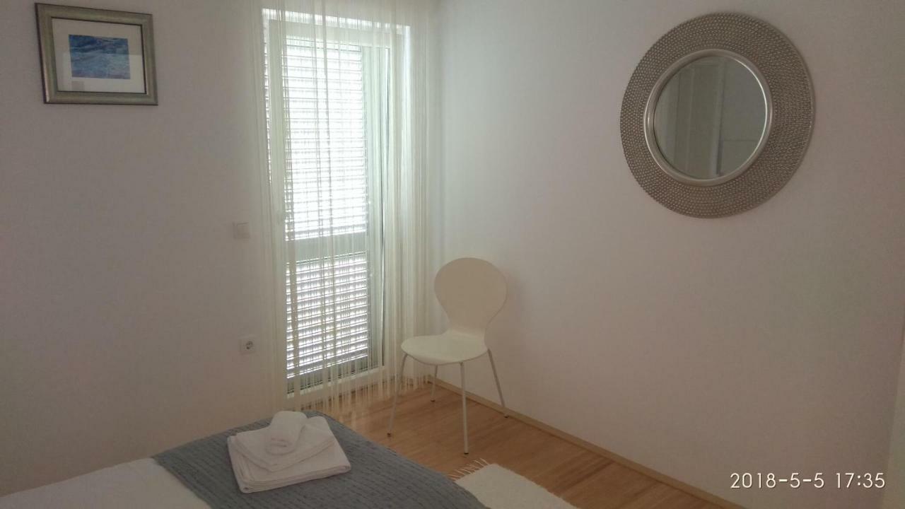 Apartments Niana With Heated Seawater Swimingpool Donji Okrug  Exteriör bild