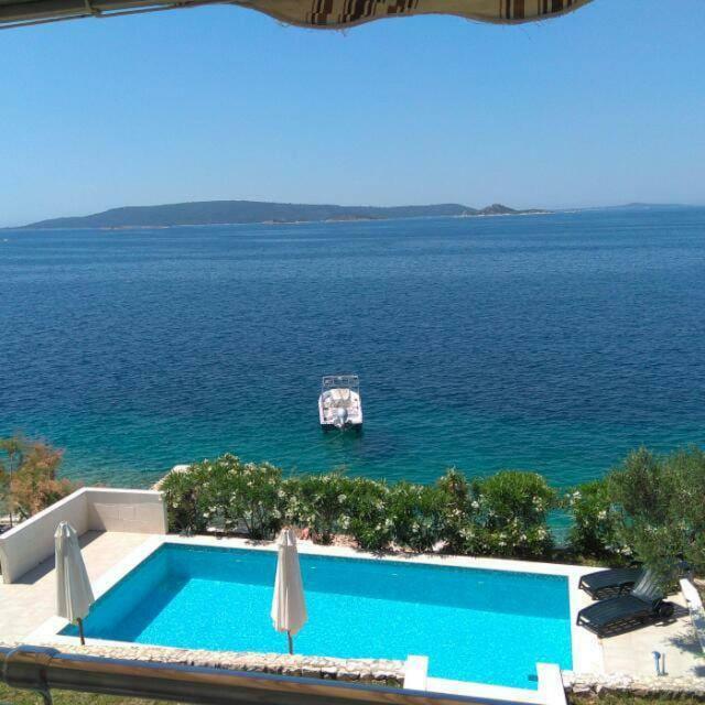 Apartments Niana With Heated Seawater Swimingpool Donji Okrug  Exteriör bild