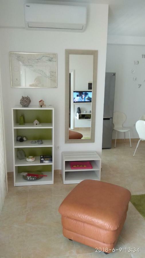 Apartments Niana With Heated Seawater Swimingpool Donji Okrug  Exteriör bild